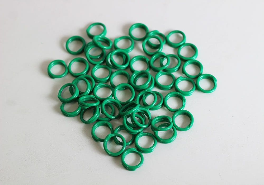 9/16" Plastic Legband Packed 50 per Bundle - 1000 Pack
