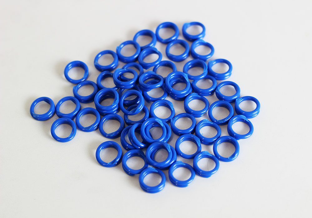 7/16" Plastic Legband Bulk Packed 1000